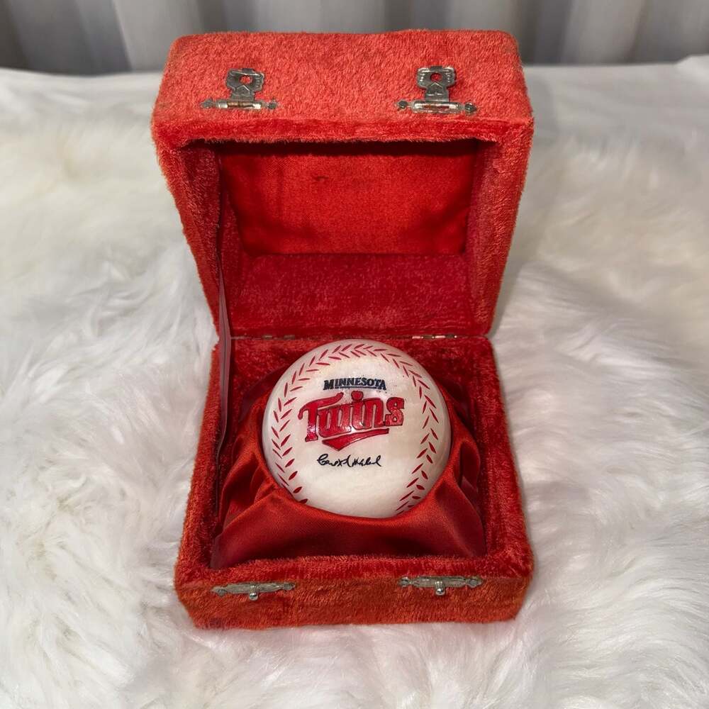 RARE!  Minnesota Twins Onyx Team Issued Baseball with Carl Pohlad’s signature